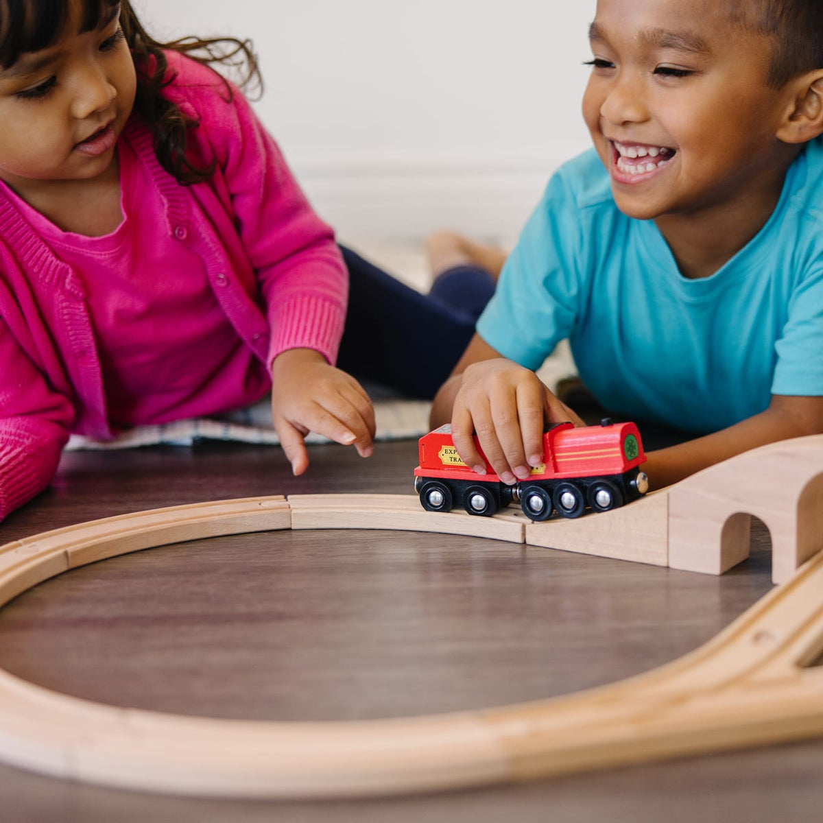 Educational Figure 8 Train Set