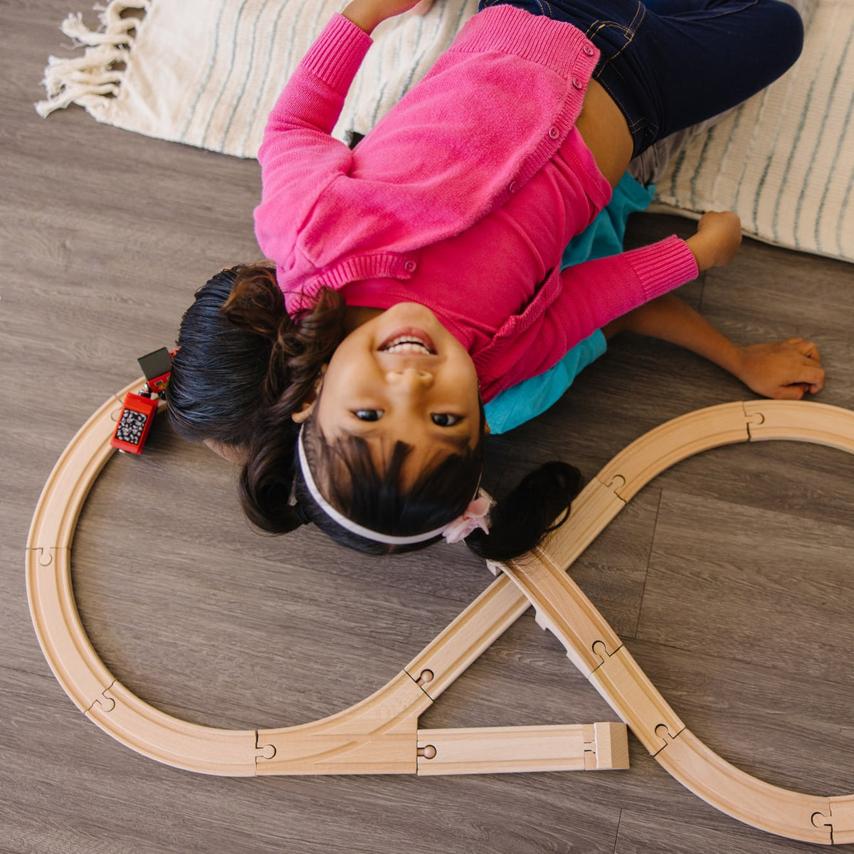 Educational Figure 8 Train Set