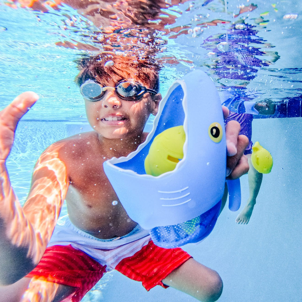Educational Spark Shark Fish Hunt Pool Toy