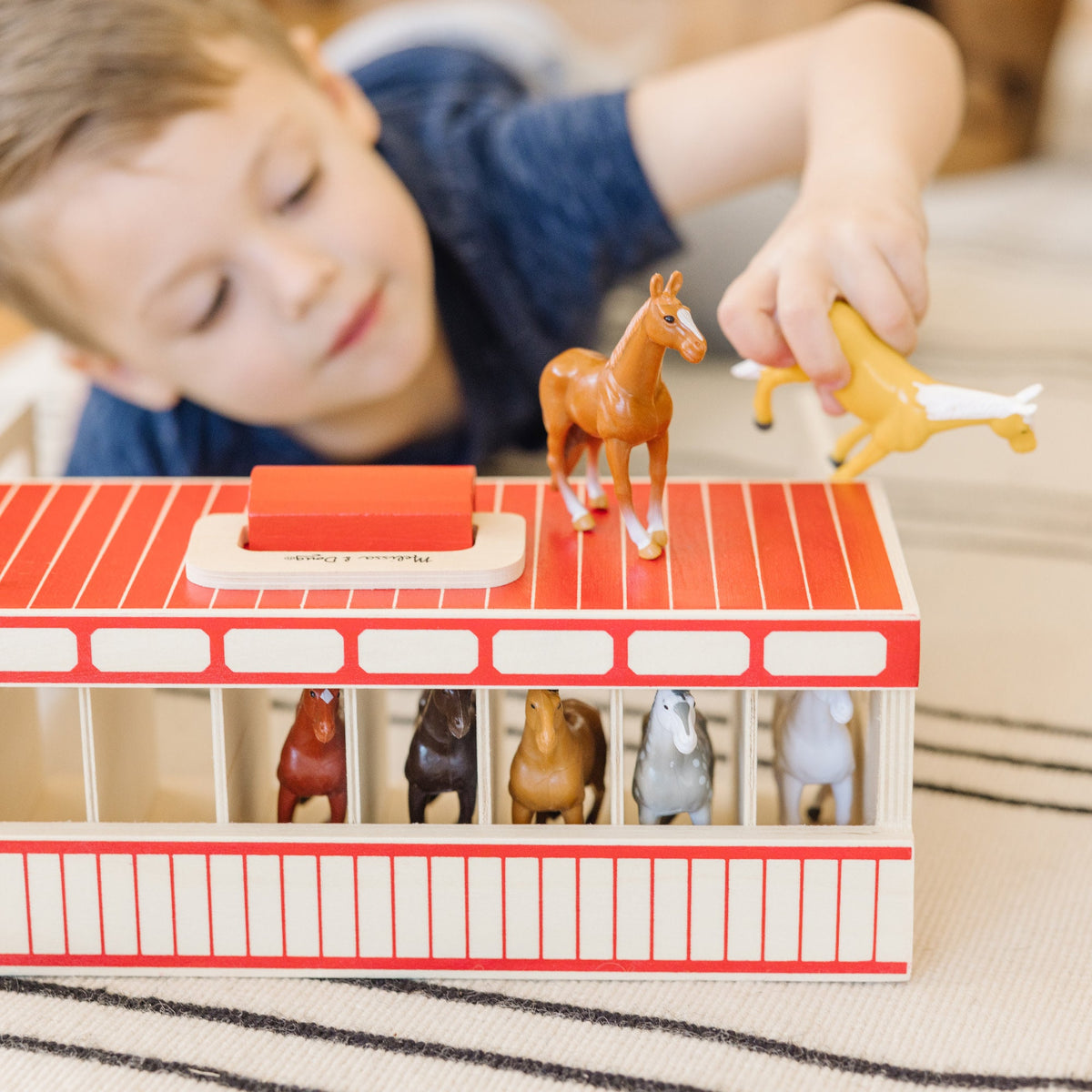 Educational Take-Along Show-Horse Stable