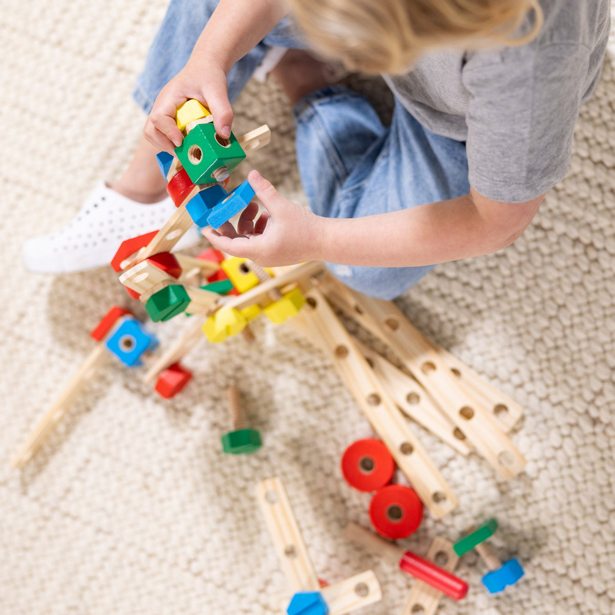 Educational Construction Set in a Box